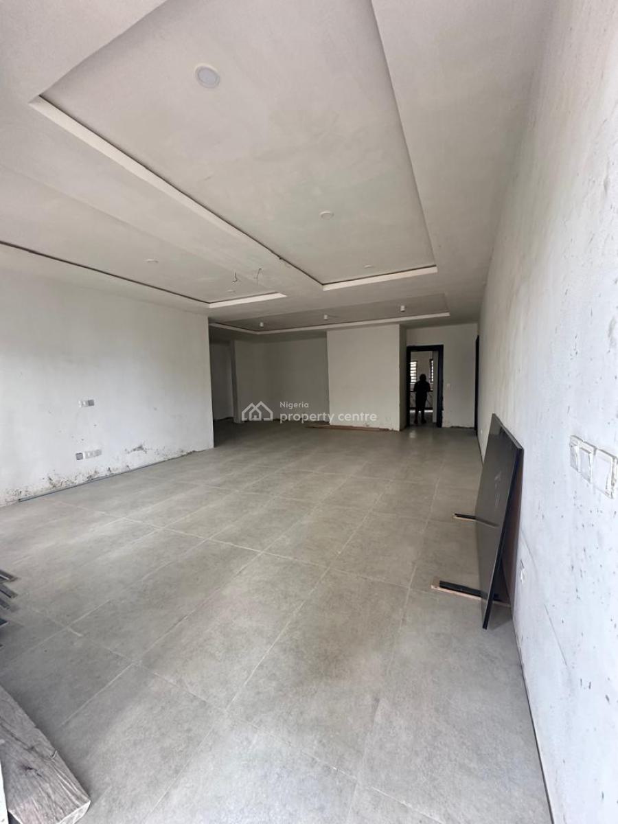 Well Spacious  4 Bedroom Apartment, Lekki Phase 1, Lekki, Lagos, Flat / Apartment for Sale