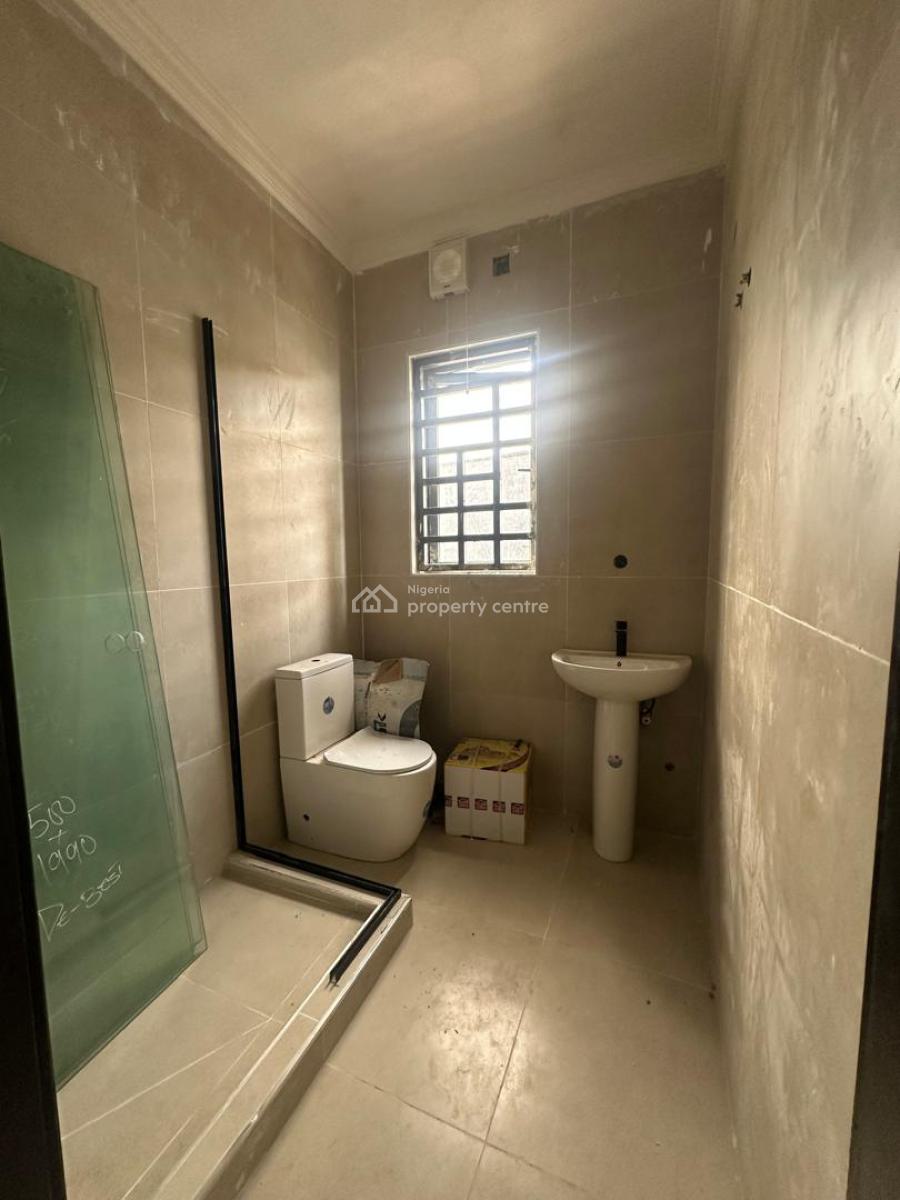 Well Spacious  4 Bedroom Apartment, Lekki Phase 1, Lekki, Lagos, Flat / Apartment for Sale