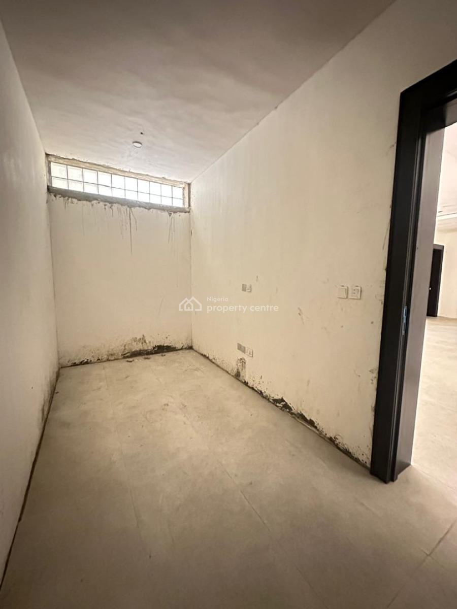 Well Spacious  4 Bedroom Apartment, Lekki Phase 1, Lekki, Lagos, Flat / Apartment for Sale