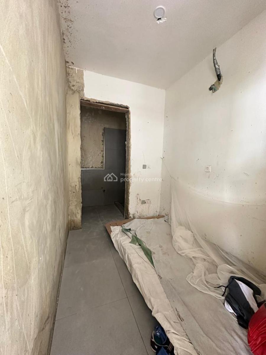 Well Spacious  4 Bedroom Apartment, Lekki Phase 1, Lekki, Lagos, Flat / Apartment for Sale