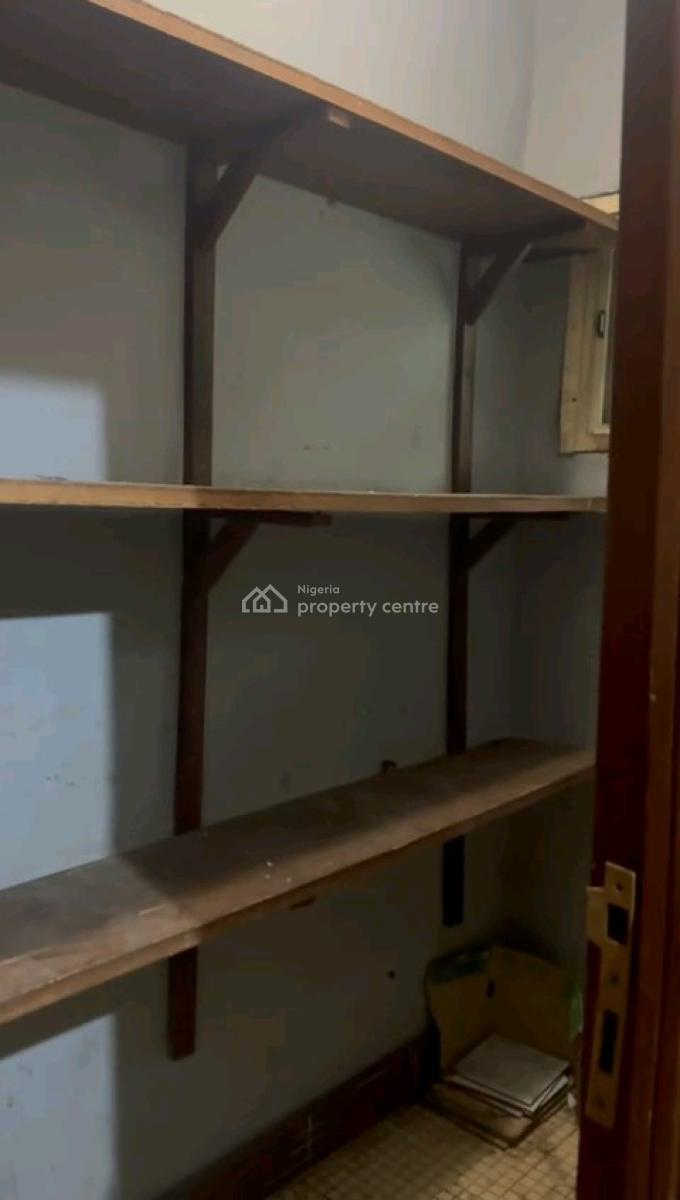 Standard 3 Bedroom Flat (upstairs)in a Serene Location, Gra Phase 1, Magodo, Lagos, Flat / Apartment for Rent