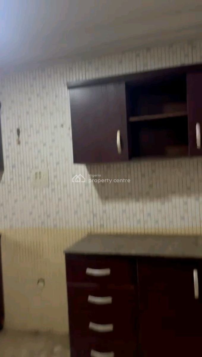 Standard 3 Bedroom Flat (upstairs)in a Serene Location, Gra Phase 1, Magodo, Lagos, Flat / Apartment for Rent