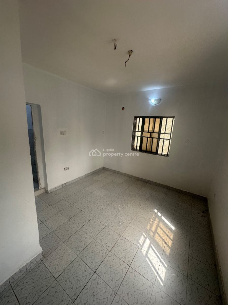 Two Bedroom Apartment in a Good Location, 3rd Avenue, Gwarinpa, Abuja, Flat / Apartment for Rent