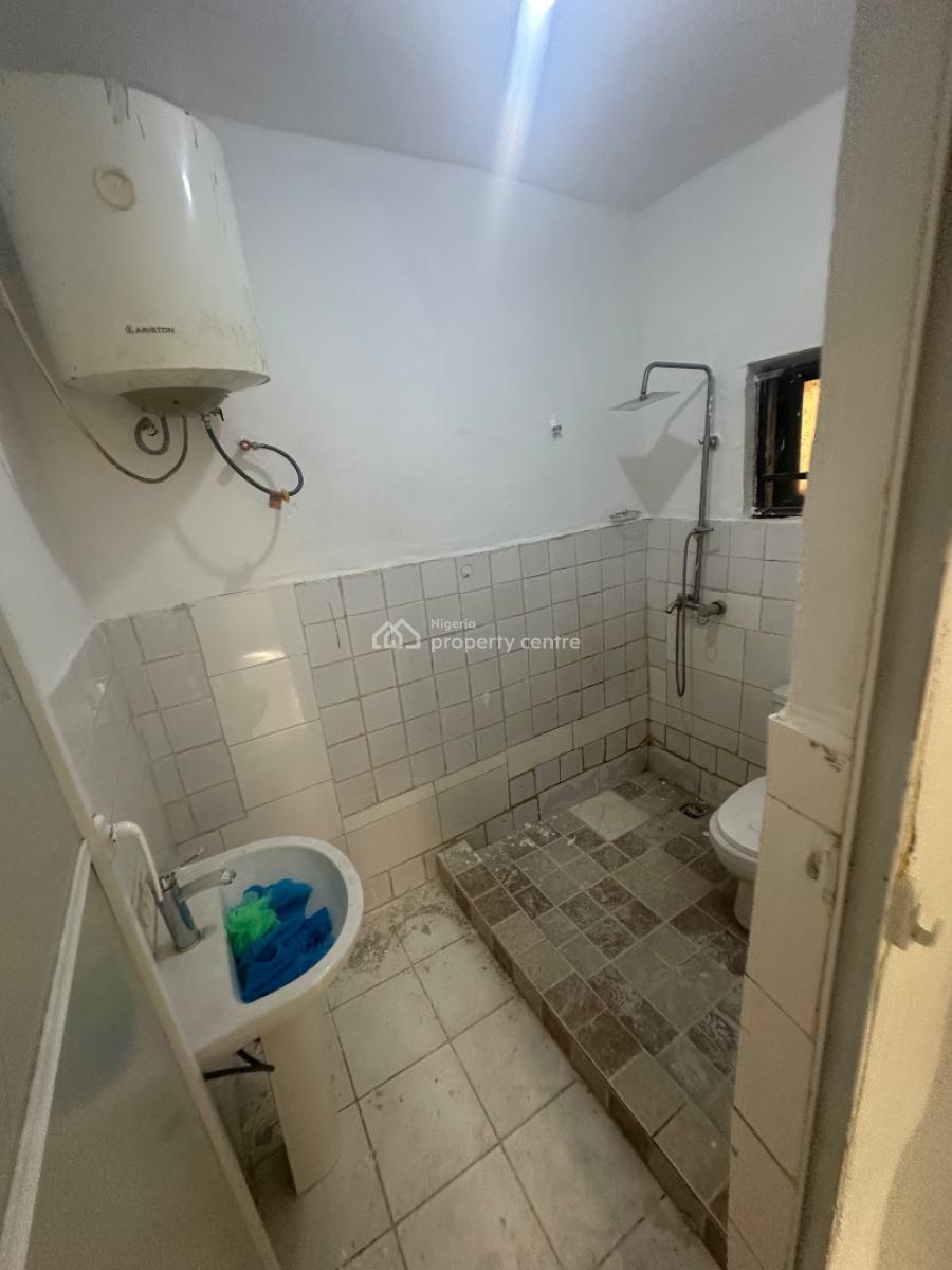 Two Bedroom Apartment in a Good Location, 3rd Avenue, Gwarinpa, Abuja, Flat / Apartment for Rent