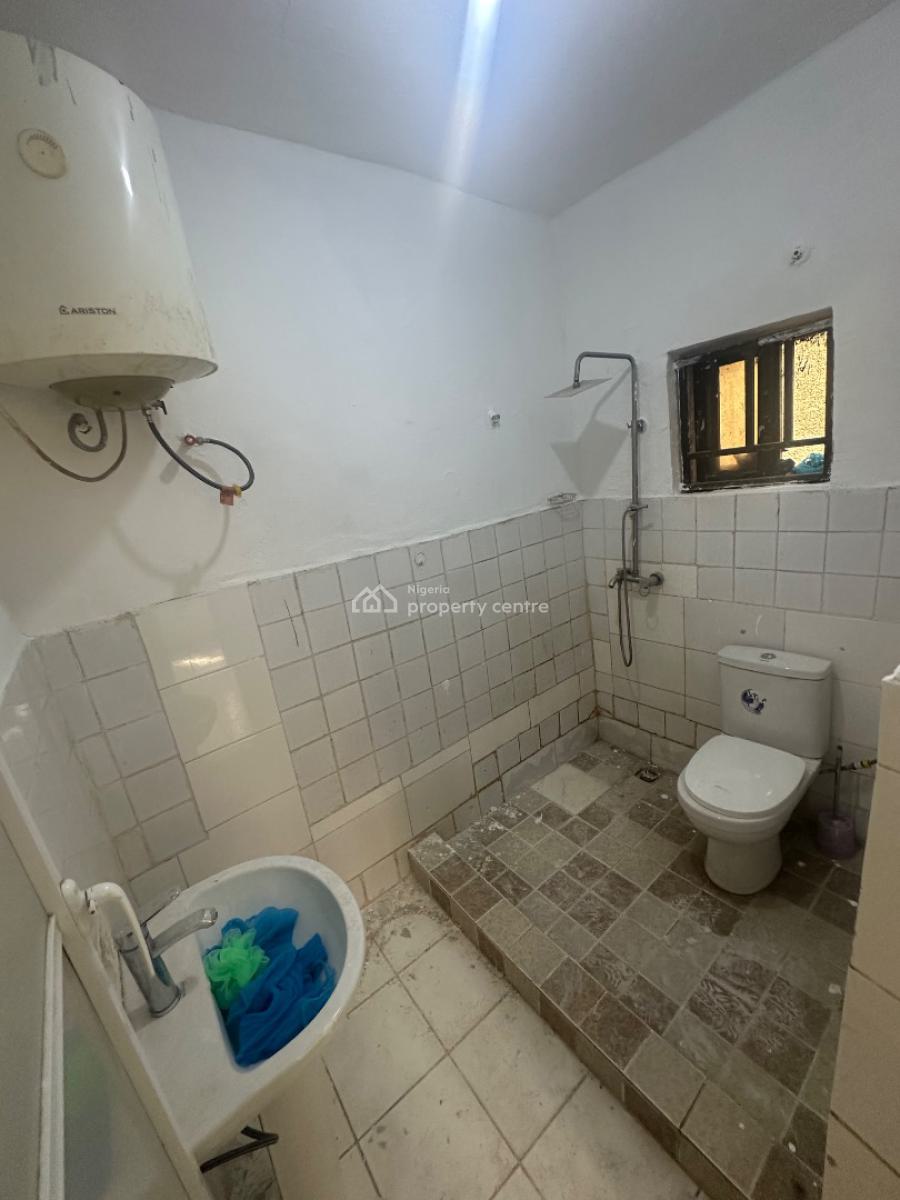 Two Bedroom Apartment in a Good Location, 3rd Avenue, Gwarinpa, Abuja, Flat / Apartment for Rent