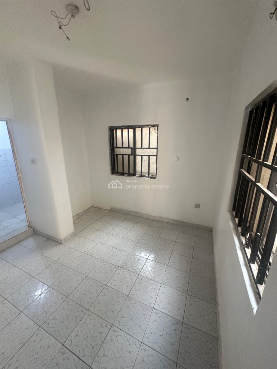 Two Bedroom Apartment in a Good Location, 3rd Avenue, Gwarinpa, Abuja, Flat / Apartment for Rent