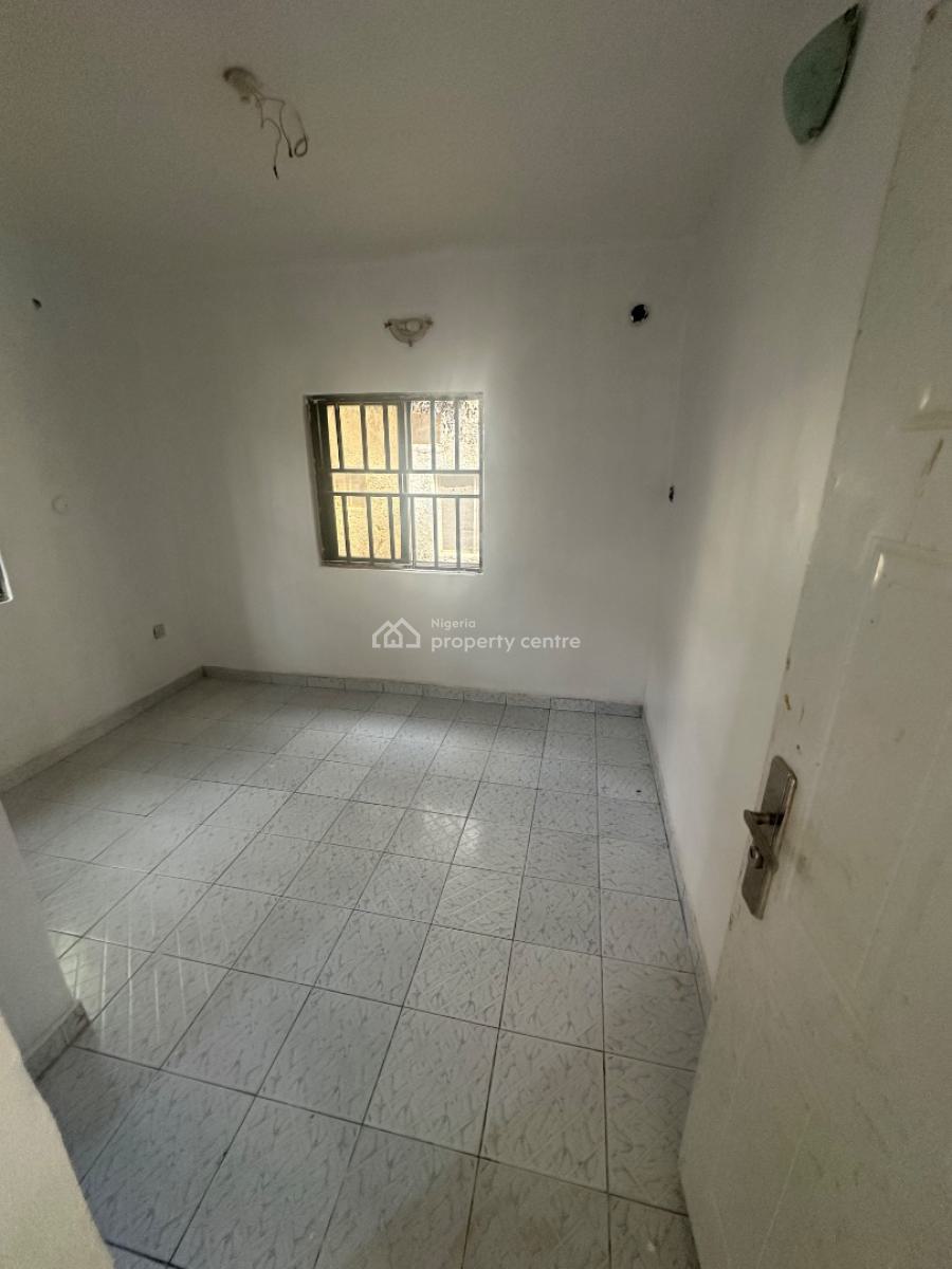 Two Bedroom Apartment in a Good Location, 3rd Avenue, Gwarinpa, Abuja, Flat / Apartment for Rent