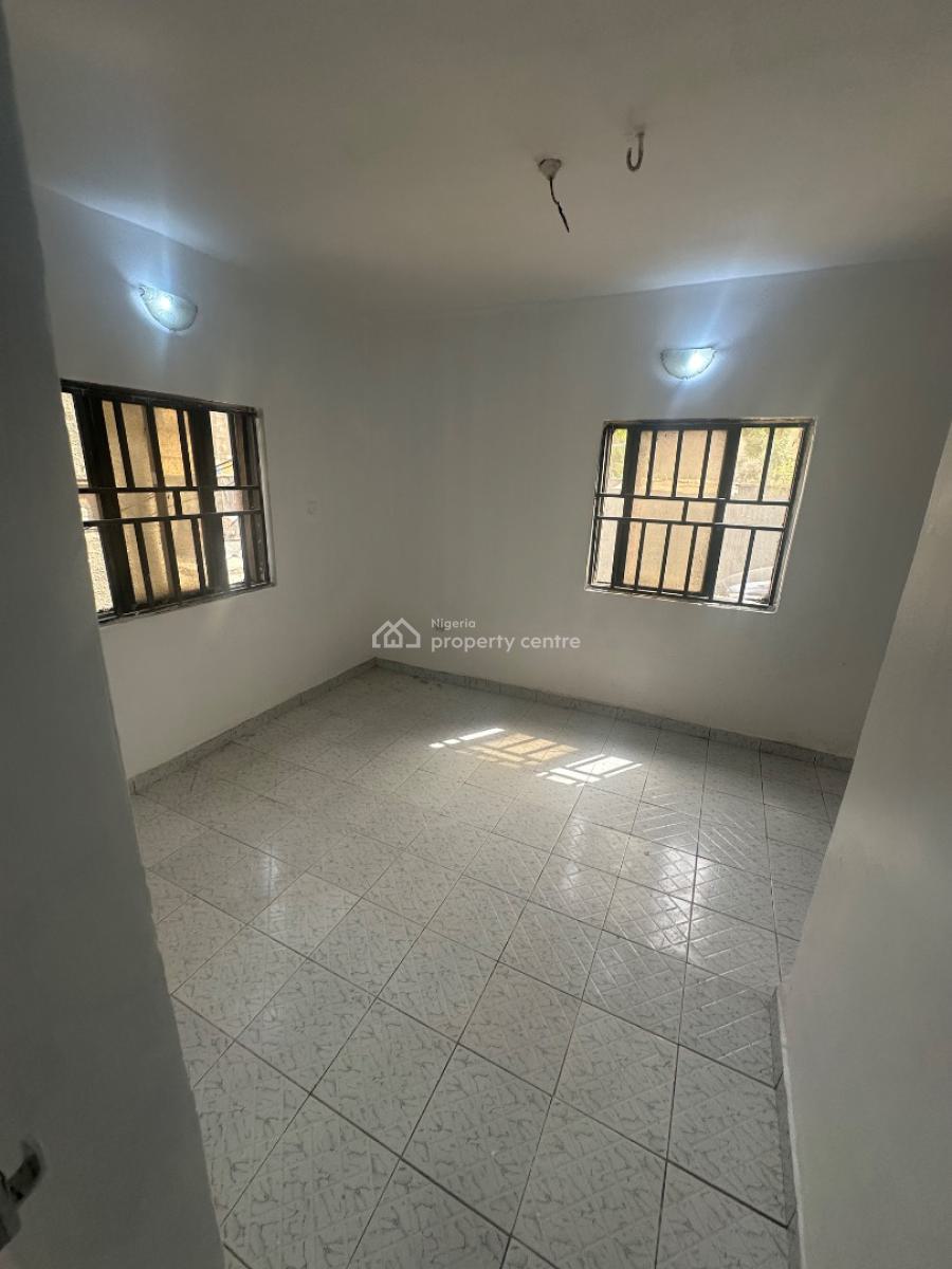 Two Bedroom Apartment in a Good Location, 3rd Avenue, Gwarinpa, Abuja, Flat / Apartment for Rent