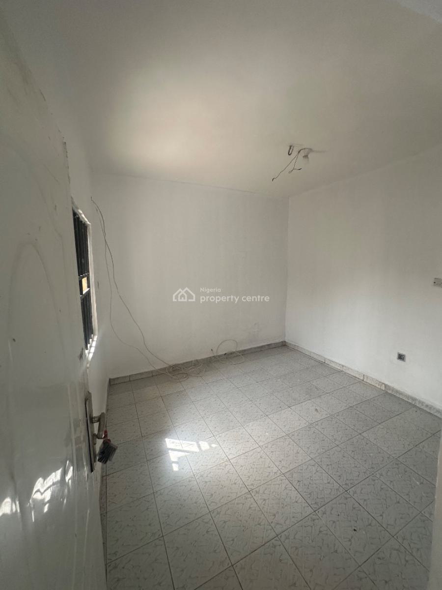 Two Bedroom Apartment in a Good Location, 3rd Avenue, Gwarinpa, Abuja, Flat / Apartment for Rent