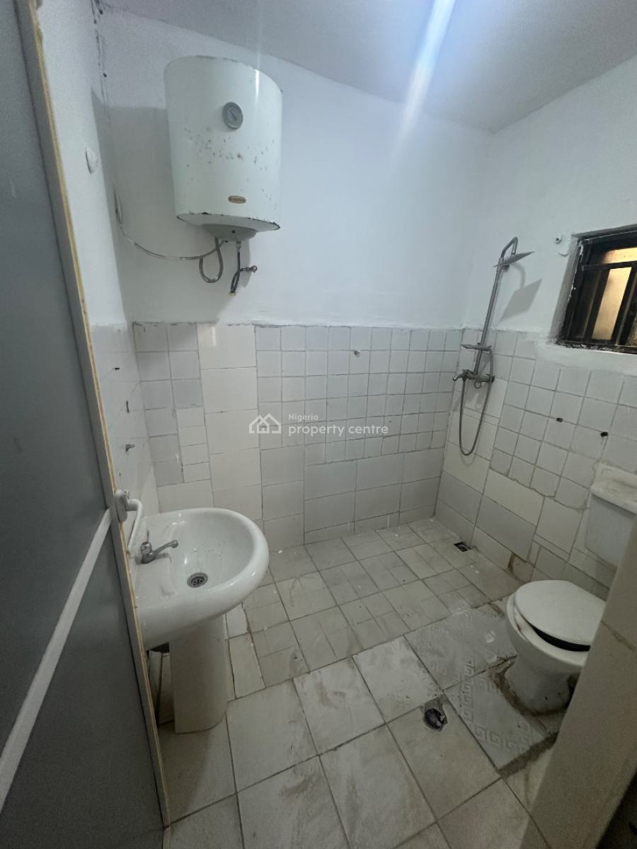 Two Bedroom Apartment in a Good Location, 3rd Avenue, Gwarinpa, Abuja, Flat / Apartment for Rent