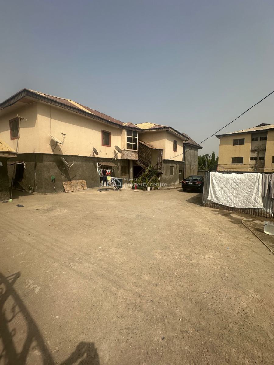 Two Bedroom Apartment in a Good Location, 3rd Avenue, Gwarinpa, Abuja, Flat / Apartment for Rent