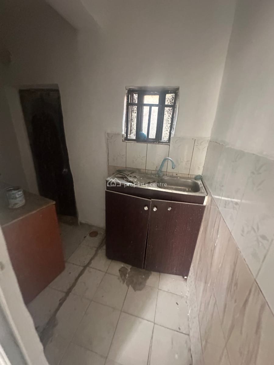 Two Bedroom Apartment in a Good Location, 3rd Avenue, Gwarinpa, Abuja, Flat / Apartment for Rent