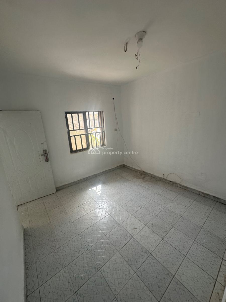 Two Bedroom Apartment in a Good Location, 3rd Avenue, Gwarinpa, Abuja, Flat / Apartment for Rent