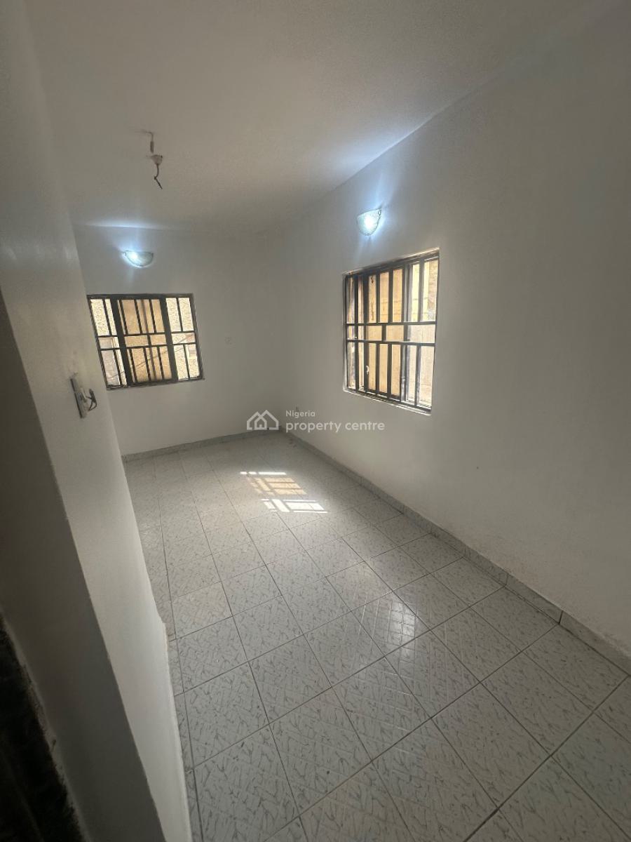 Two Bedroom Apartment in a Good Location, 3rd Avenue, Gwarinpa, Abuja, Flat / Apartment for Rent