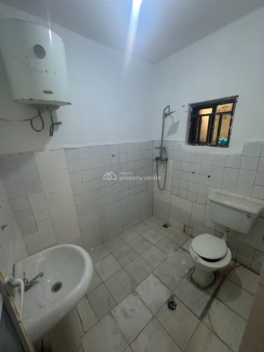 Two Bedroom Apartment in a Good Location, 3rd Avenue, Gwarinpa, Abuja, Flat / Apartment for Rent