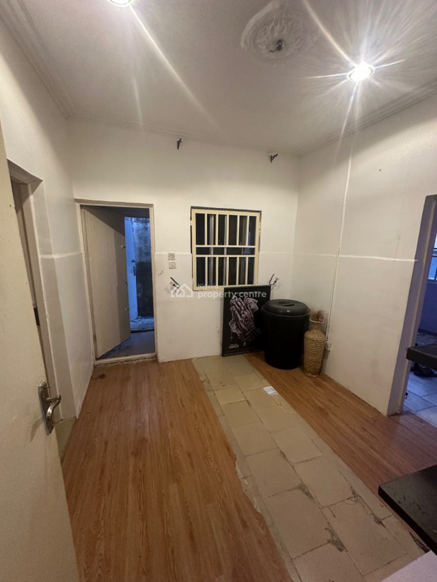 One Bedroom in a Good Neighborhood, 3rd Avenue, Gwarinpa, Abuja, Mini Flat (room and Parlour) for Rent