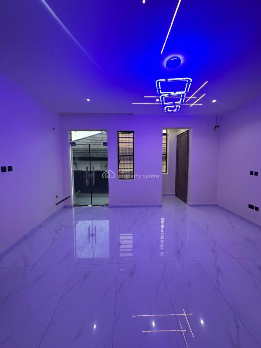 Lovely 3 Bedrooms Apartment with a Bq and Elevator, Lekki Phase 1, Lekki, Lagos, Flat / Apartment for Sale