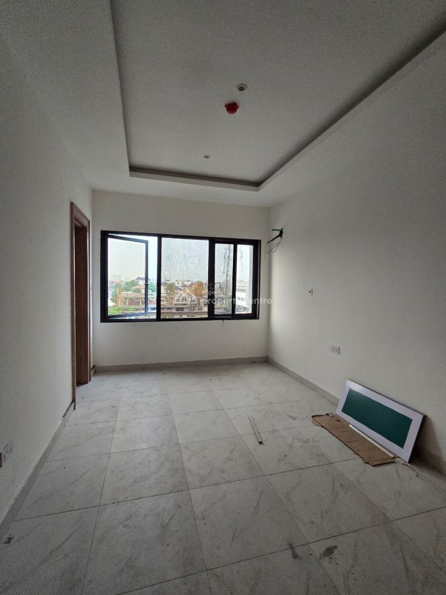 Spacious Luxury Luxury 3-bedroom Apartments with Premium Finishing, Lekki Phase 1, Lekki, Lagos, Block of Flats for Sale