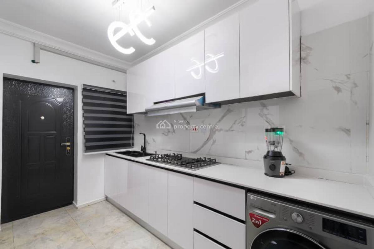 Elegant & Well Furnished 3 Bedroom Apartment with Swimming Pool & Gym, Lekki, Lagos, Flat / Apartment for Rent