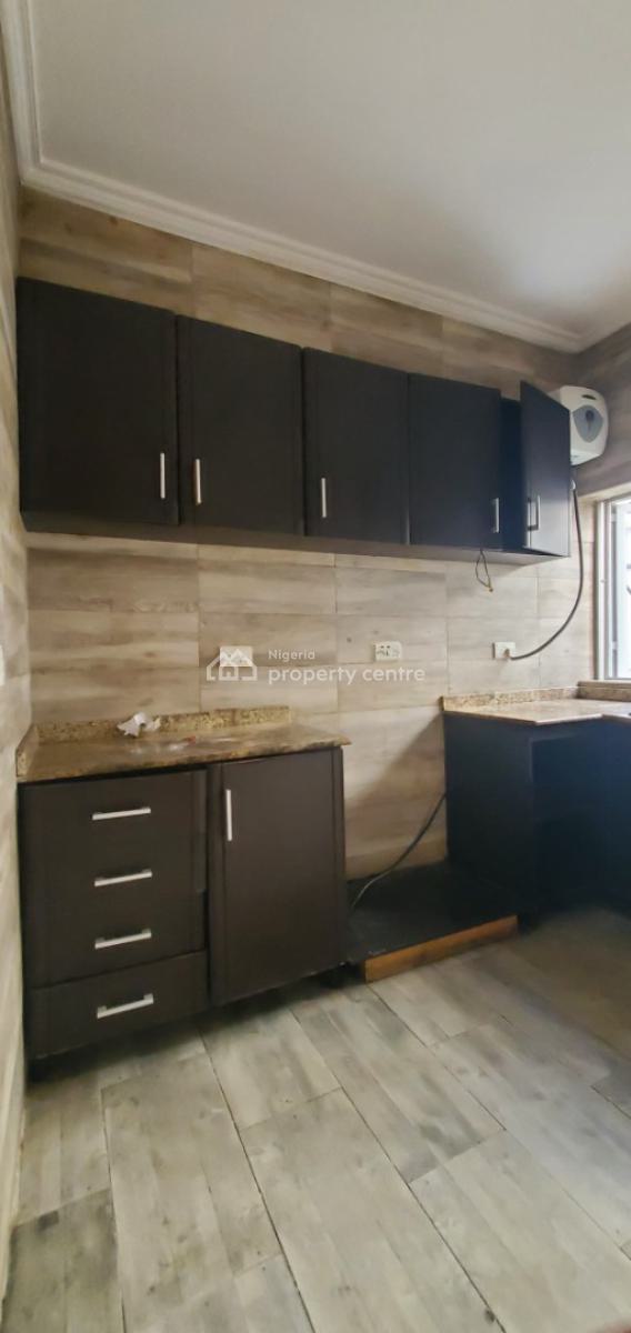 Neatly Used Spacious 3 Bedroom Terrace with Servant Quarters, Lekki Phase 1, Lekki, Lagos, Terraced Duplex for Rent