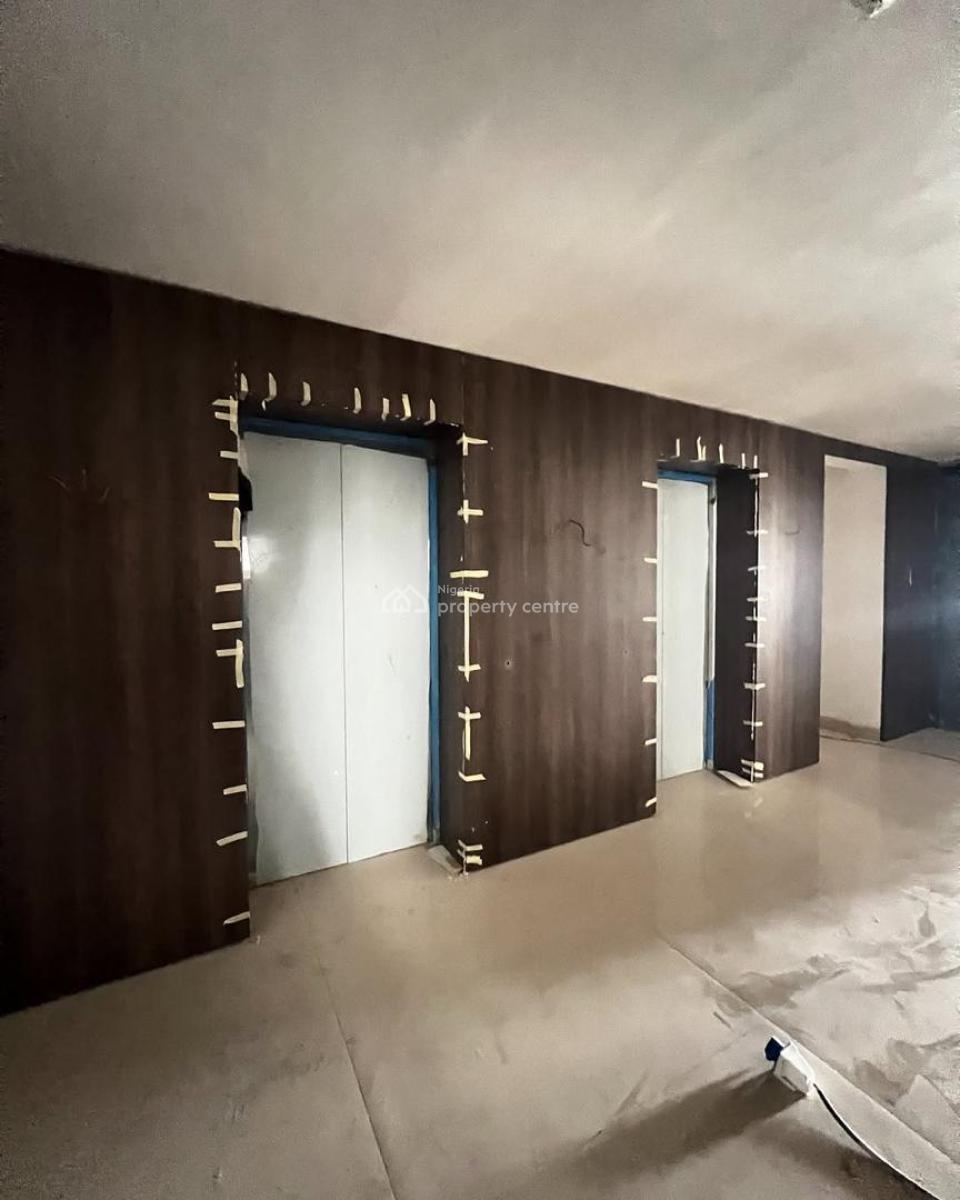 Excellent 3 Bedroom Apartment with a Pool,bq,elevator, Lekki Phase 1, Lekki, Lagos, Flat / Apartment for Sale