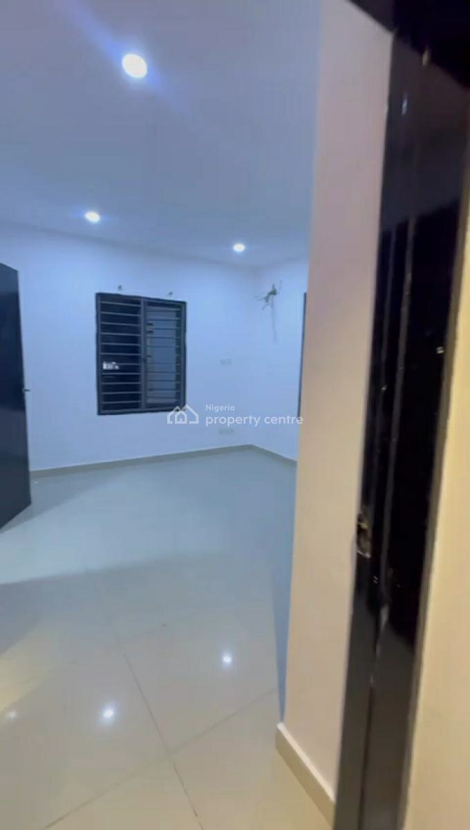 Serviced 2 Bedroom Apartment, Right Hand Side, Lekki Phase 1, Lekki, Lagos, Flat / Apartment for Rent