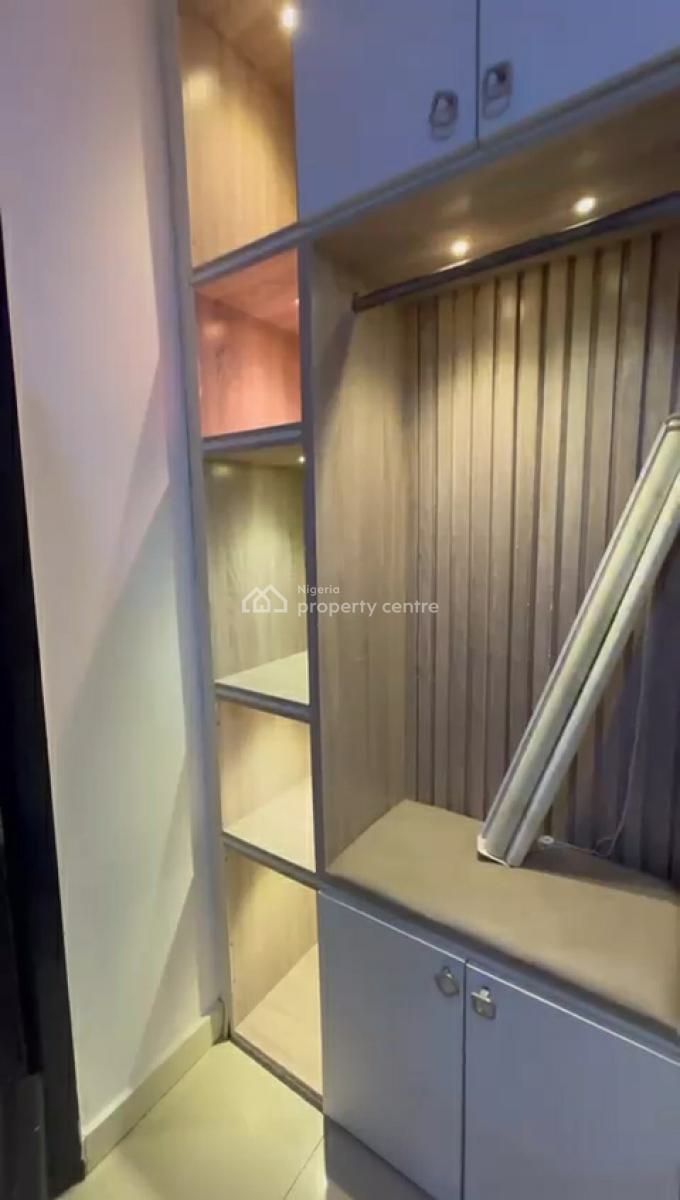 Serviced 2 Bedroom Apartment, Right Hand Side, Lekki Phase 1, Lekki, Lagos, Flat / Apartment for Rent