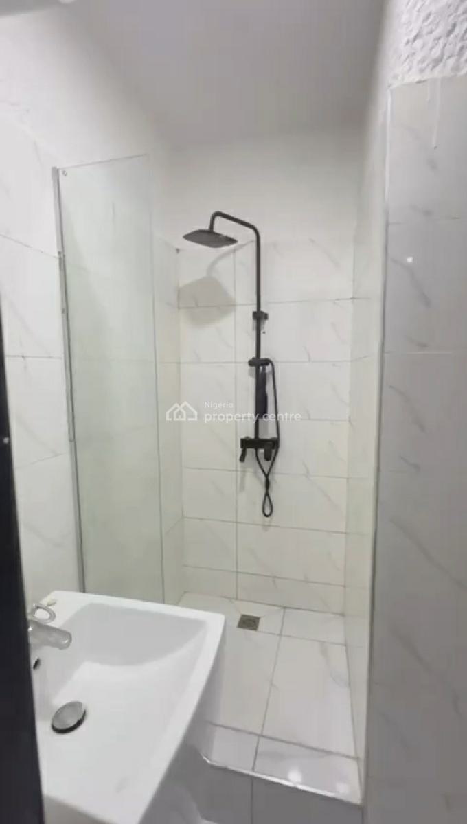 Serviced 2 Bedroom Apartment, Right Hand Side, Lekki Phase 1, Lekki, Lagos, Flat / Apartment for Rent