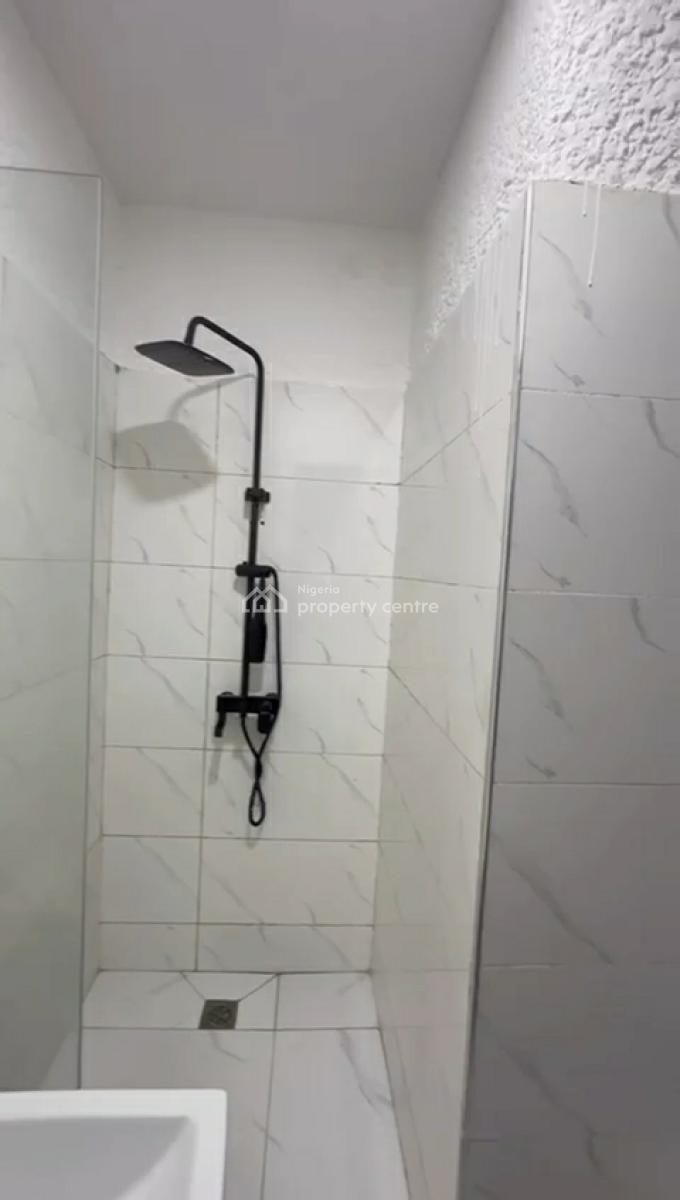 Serviced 2 Bedroom Apartment, Right Hand Side, Lekki Phase 1, Lekki, Lagos, Flat / Apartment for Rent