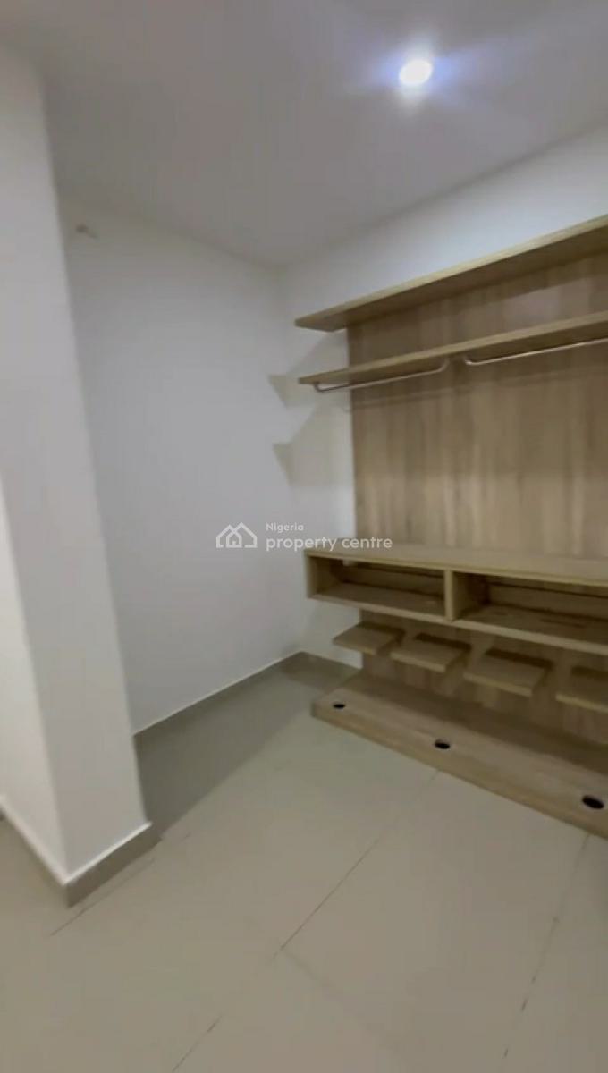 Serviced 2 Bedroom Apartment, Right Hand Side, Lekki Phase 1, Lekki, Lagos, Flat / Apartment for Rent