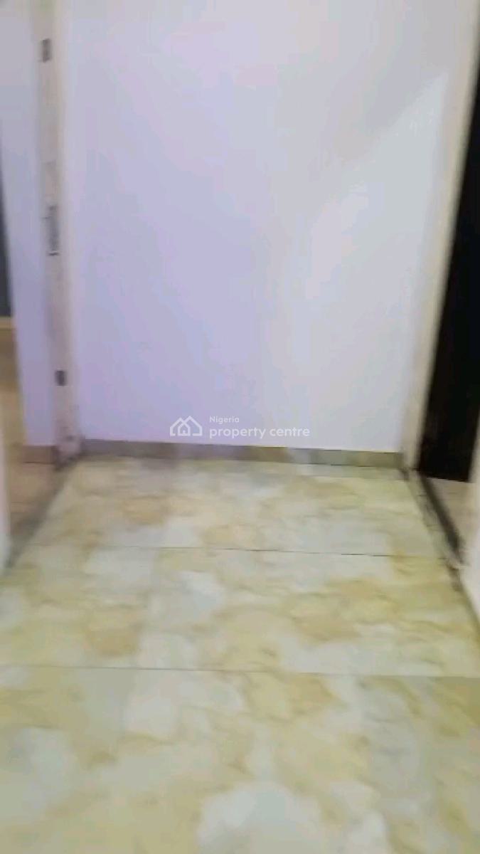 Executive Standard Spacious Relatively New Very Decent Clean 3 Bedroom, Off Finbars Road, Akoka, Yaba, Lagos, Flat / Apartment for Rent