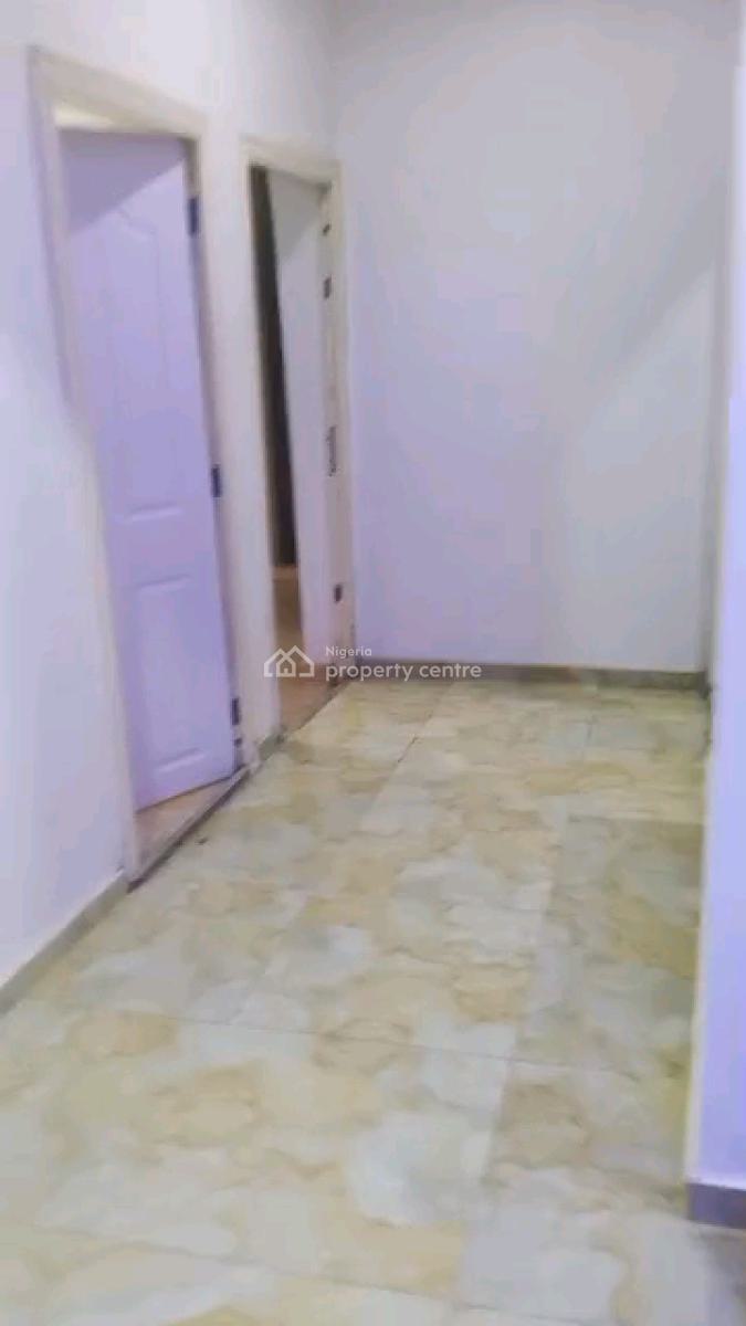 Executive Standard Spacious Relatively New Very Decent Clean 3 Bedroom, Off Finbars Road, Akoka, Yaba, Lagos, Flat / Apartment for Rent