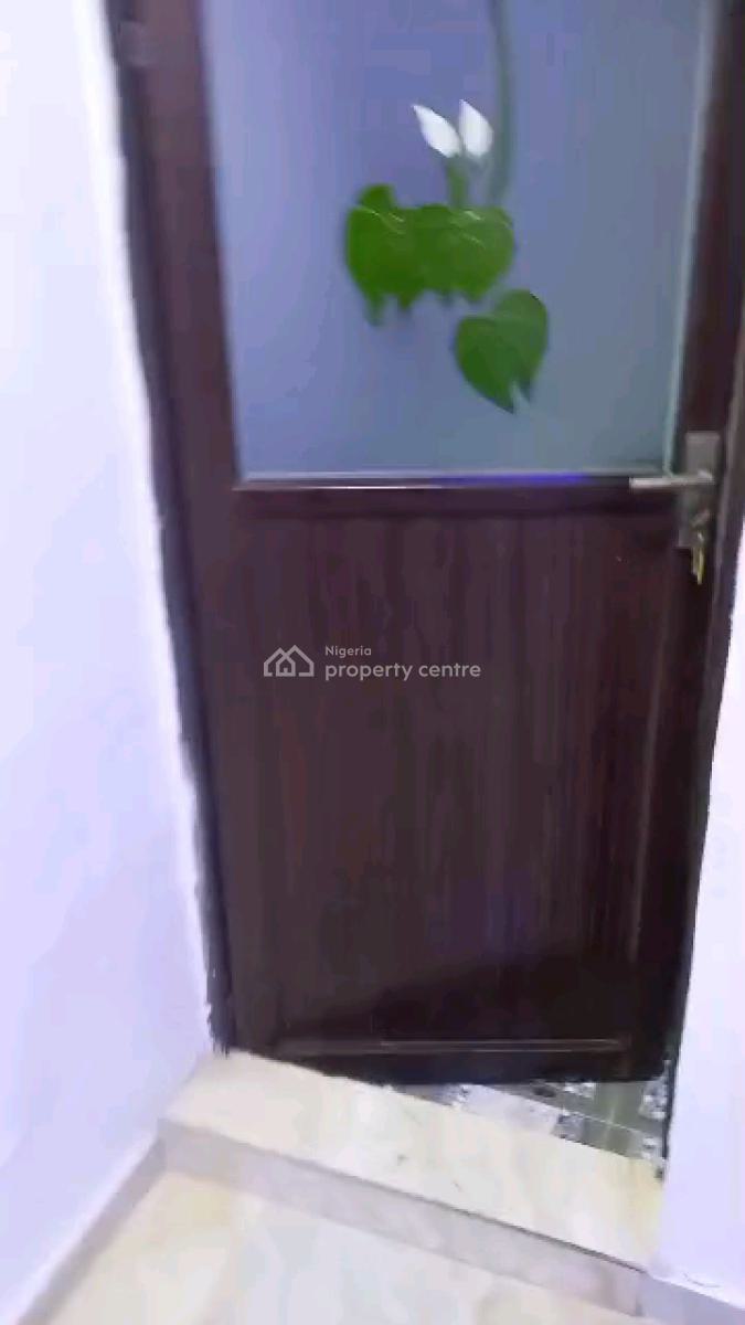 Executive Standard Spacious Relatively New Very Decent Clean 3 Bedroom, Off Finbars Road, Akoka, Yaba, Lagos, Flat / Apartment for Rent