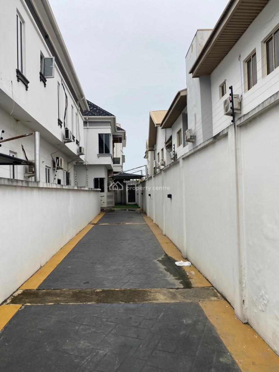 5 Bedroom Fully Detached Duplex with Bq, Ikota, Lekki, Lagos, Detached Duplex for Sale