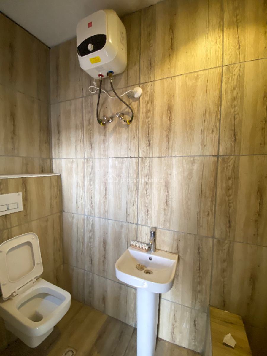 Standard 2 Bedroom Apartment with Visitors Toilet and Balcony, Along Sunnyvale Expressway, Galadimawa, Abuja, Flat / Apartment for Rent