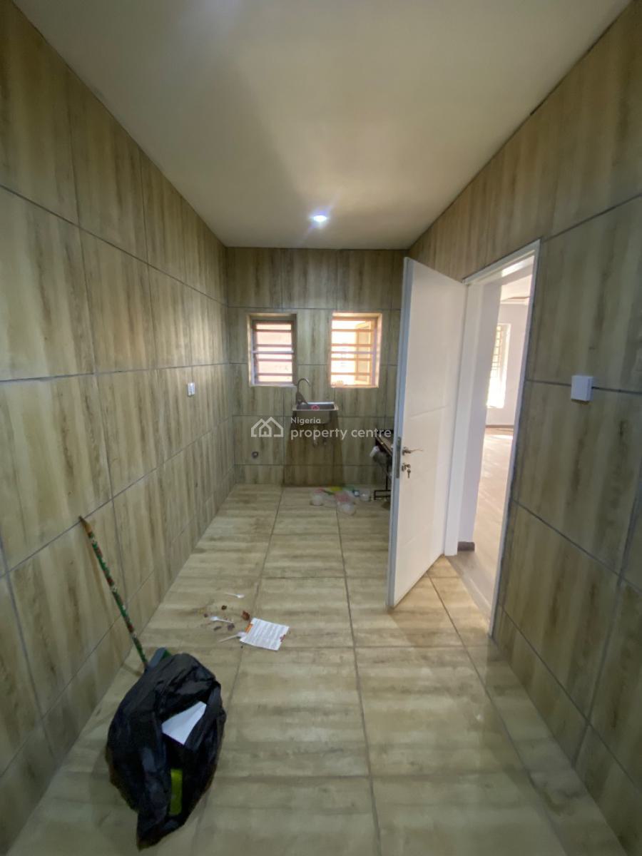 Standard 2 Bedroom Apartment with Visitors Toilet and Balcony, Along Sunnyvale Expressway, Galadimawa, Abuja, Flat / Apartment for Rent