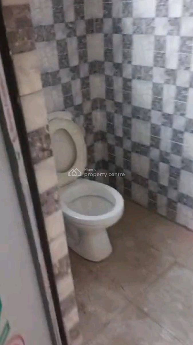 Standard 2 Bedroom Flat, Alagomeji, Yaba, Lagos, Flat / Apartment for Rent