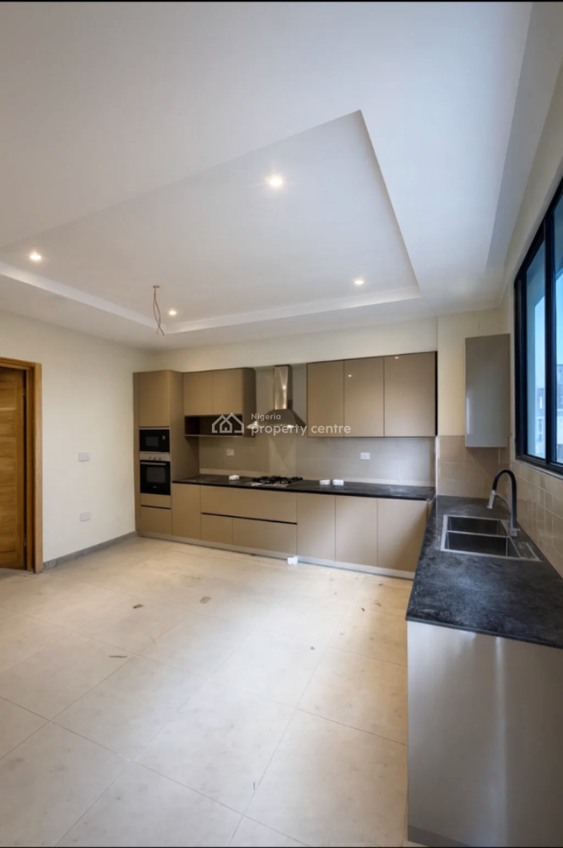 Swanky 2 Bedroom Apartment with Bq in a Serviced Estate, Off Admiralty Way, Lekki Phase 1, Lekki, Lagos, Flat / Apartment for Rent