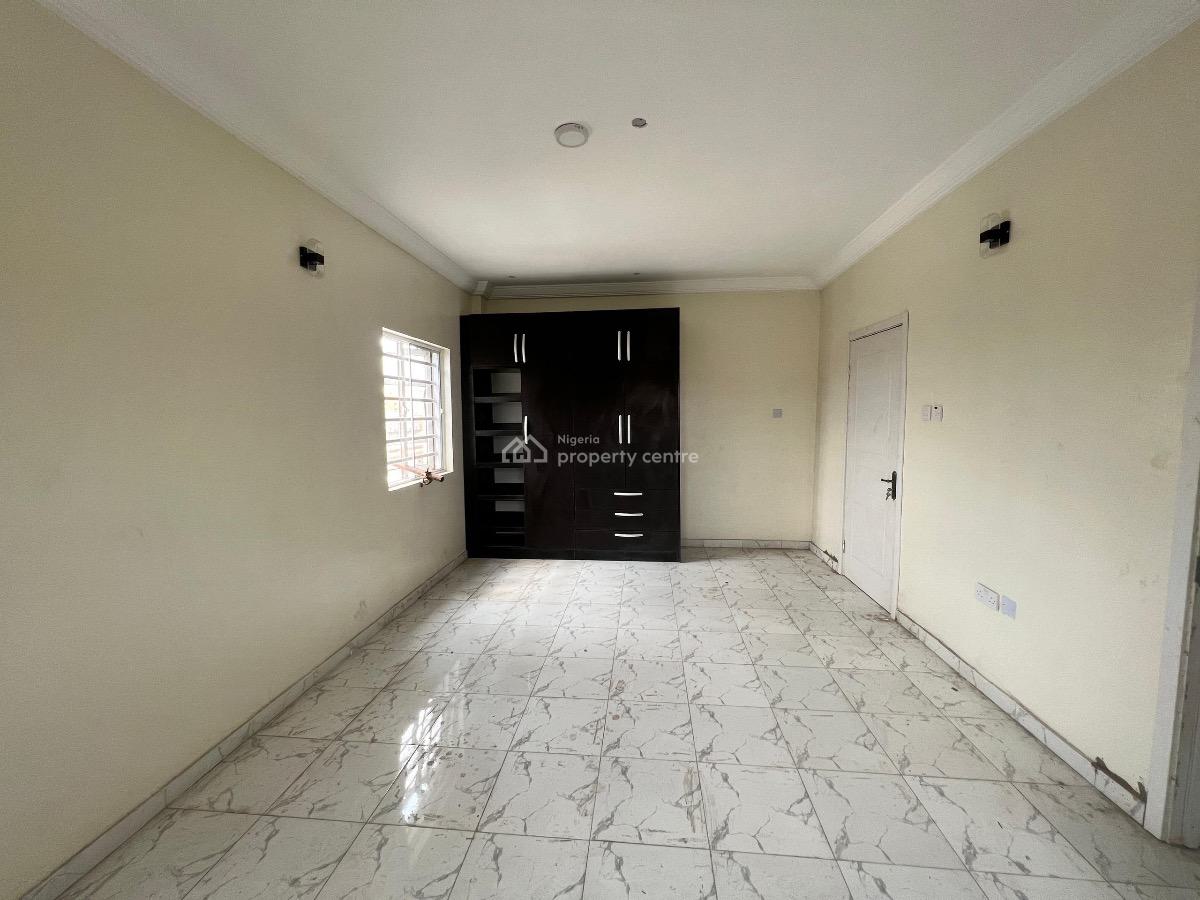 Newly Built 3 Bedroom Apartment, Panti Street, Adekunle, Yaba, Lagos, Flat / Apartment for Sale