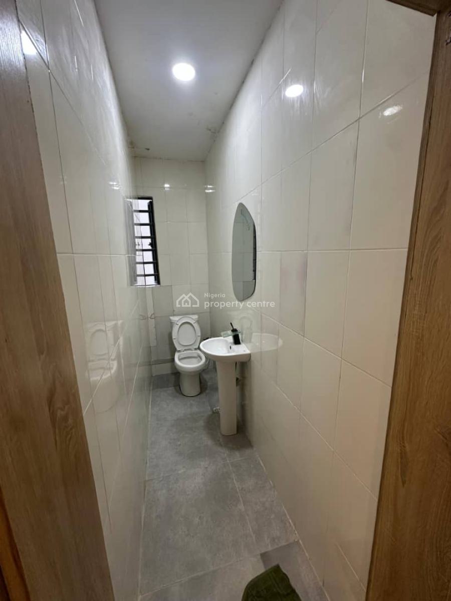 Executive 2 Bedroom Apartment All Rooms En-suite, Ologolo, Lekki, Lagos, Flat / Apartment for Rent