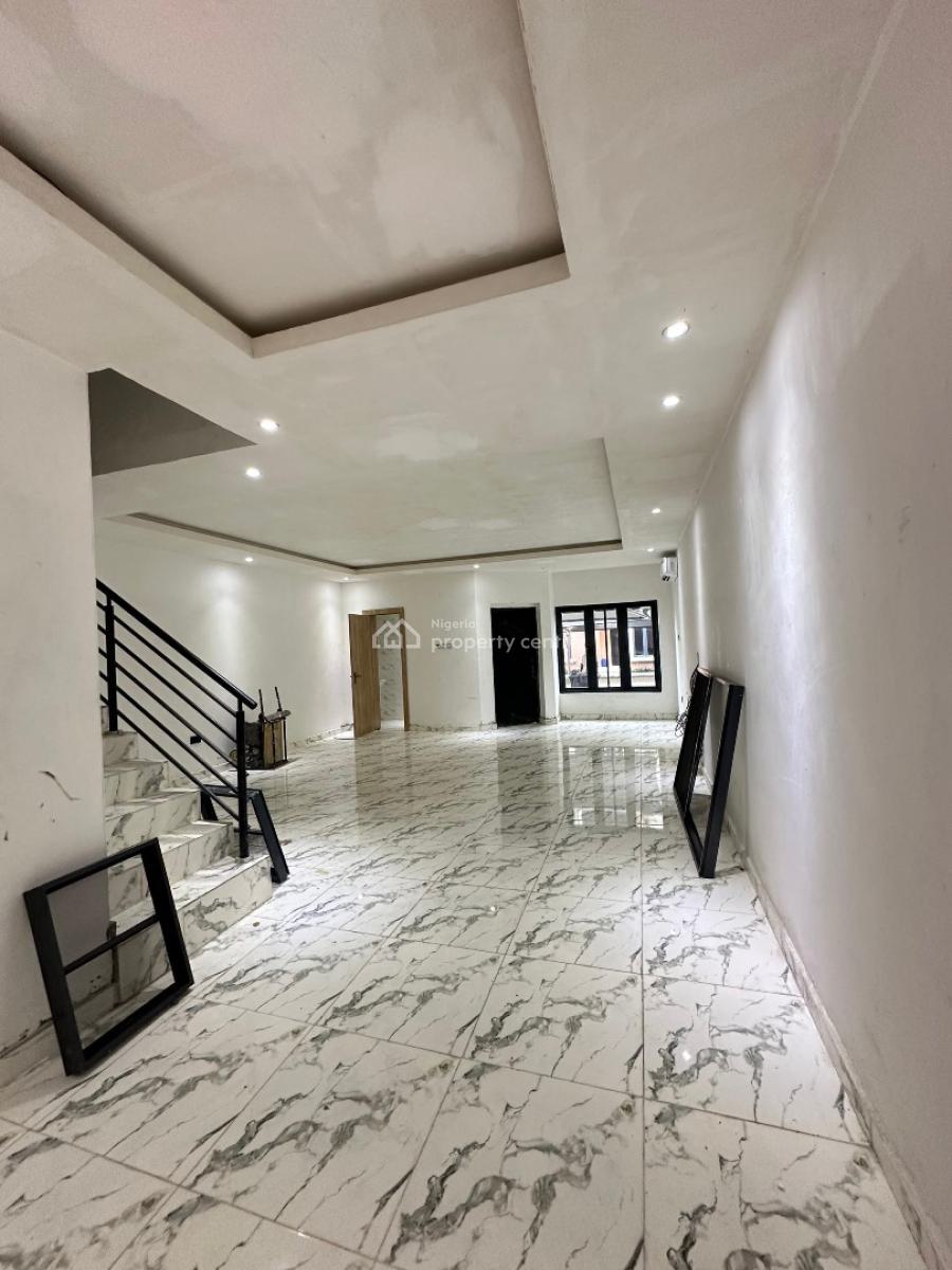 Spaciously Built 2 Bedroom Terrace Duplex with Swimming Pool &gym, Lekki Phase 1, Lekki, Lagos, Terraced Duplex for Rent