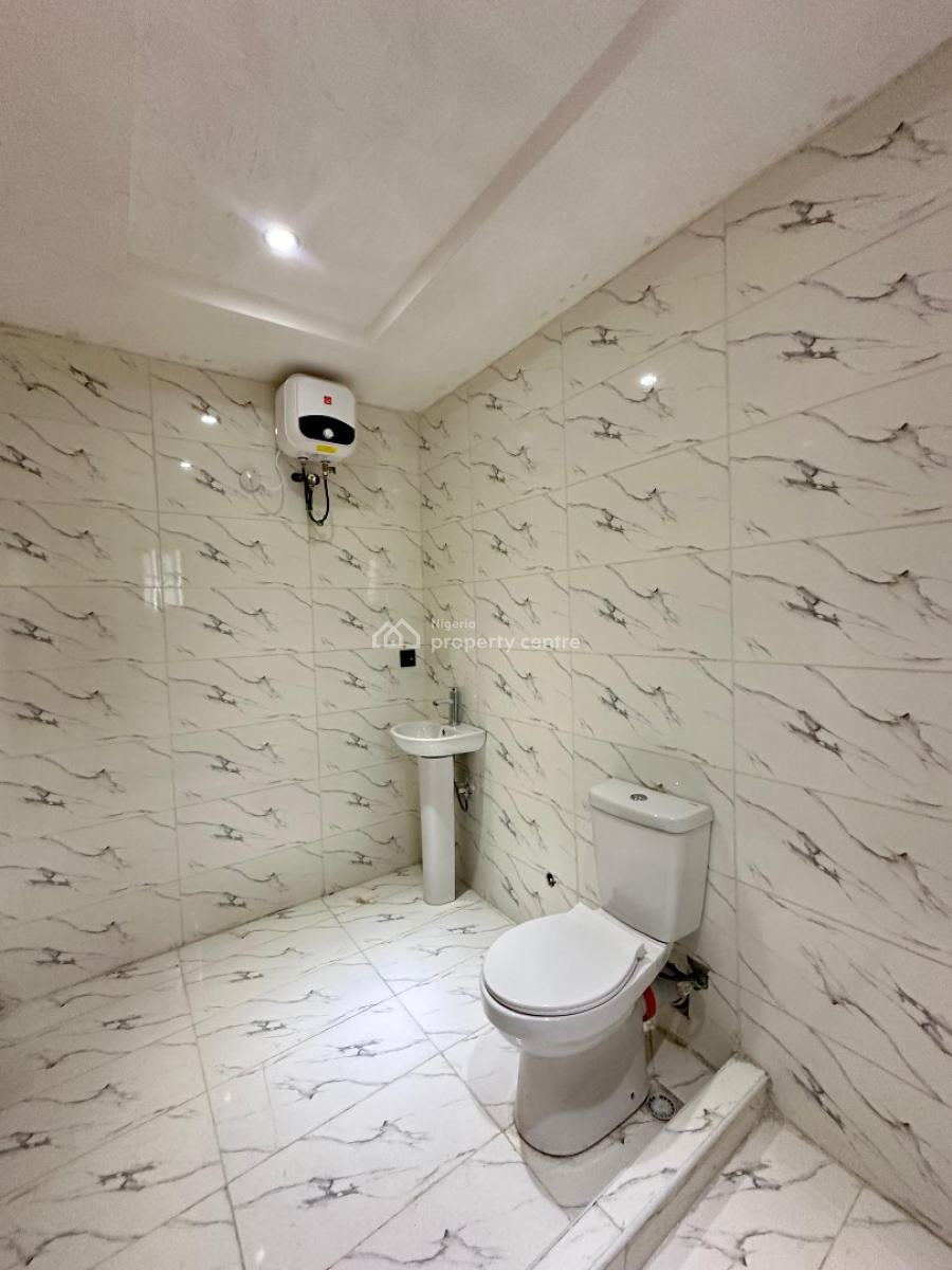 Spaciously Built 2 Bedroom Terrace Duplex with Swimming Pool &gym, Lekki Phase 1, Lekki, Lagos, Terraced Duplex for Rent