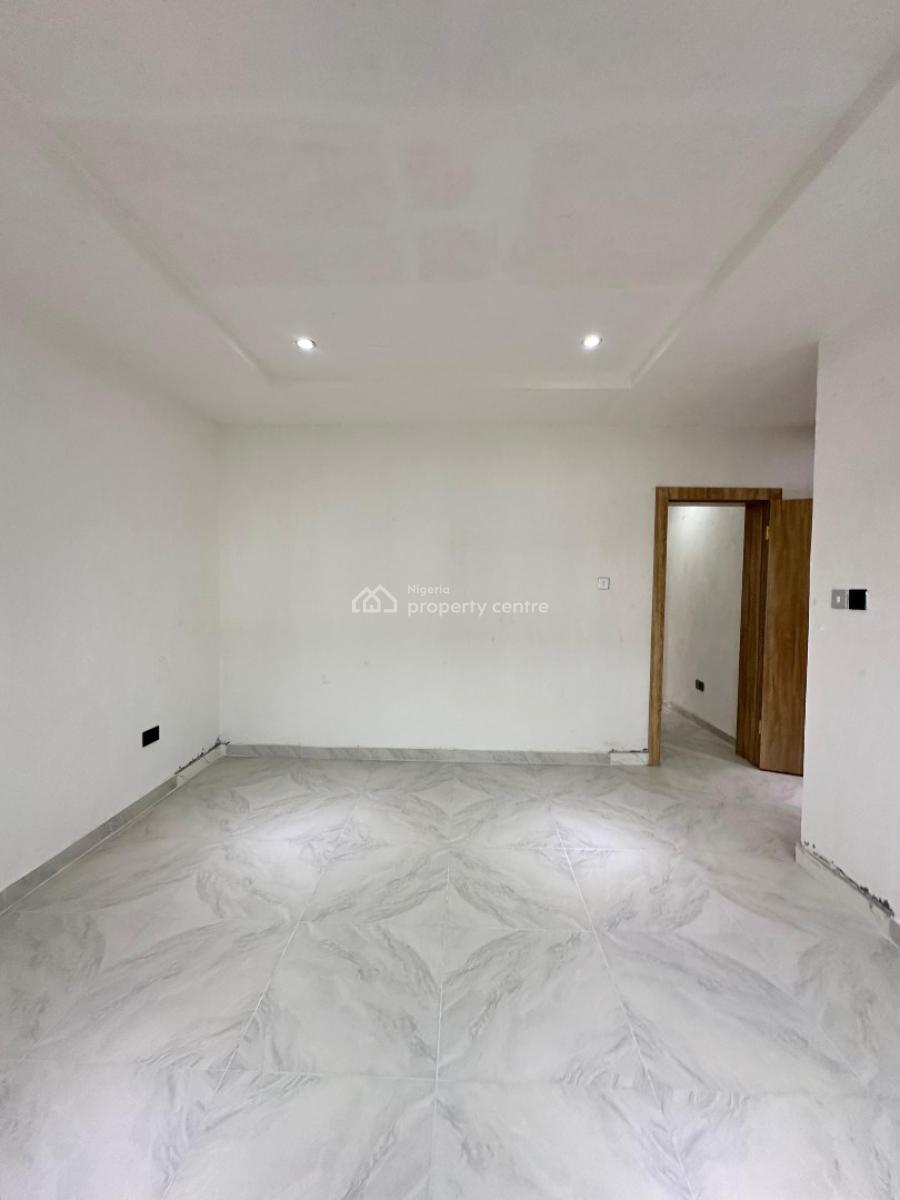 Spaciously Built 2 Bedroom Terrace Duplex with Swimming Pool &gym, Lekki Phase 1, Lekki, Lagos, Terraced Duplex for Rent