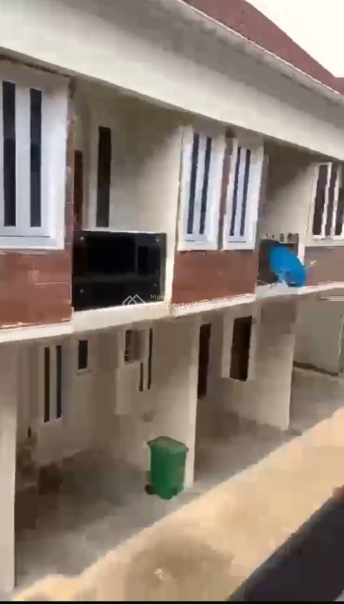 Distress 3 Bedroom, Harris Drive, Vgc, Lekki, Lagos, Terraced Duplex for Sale