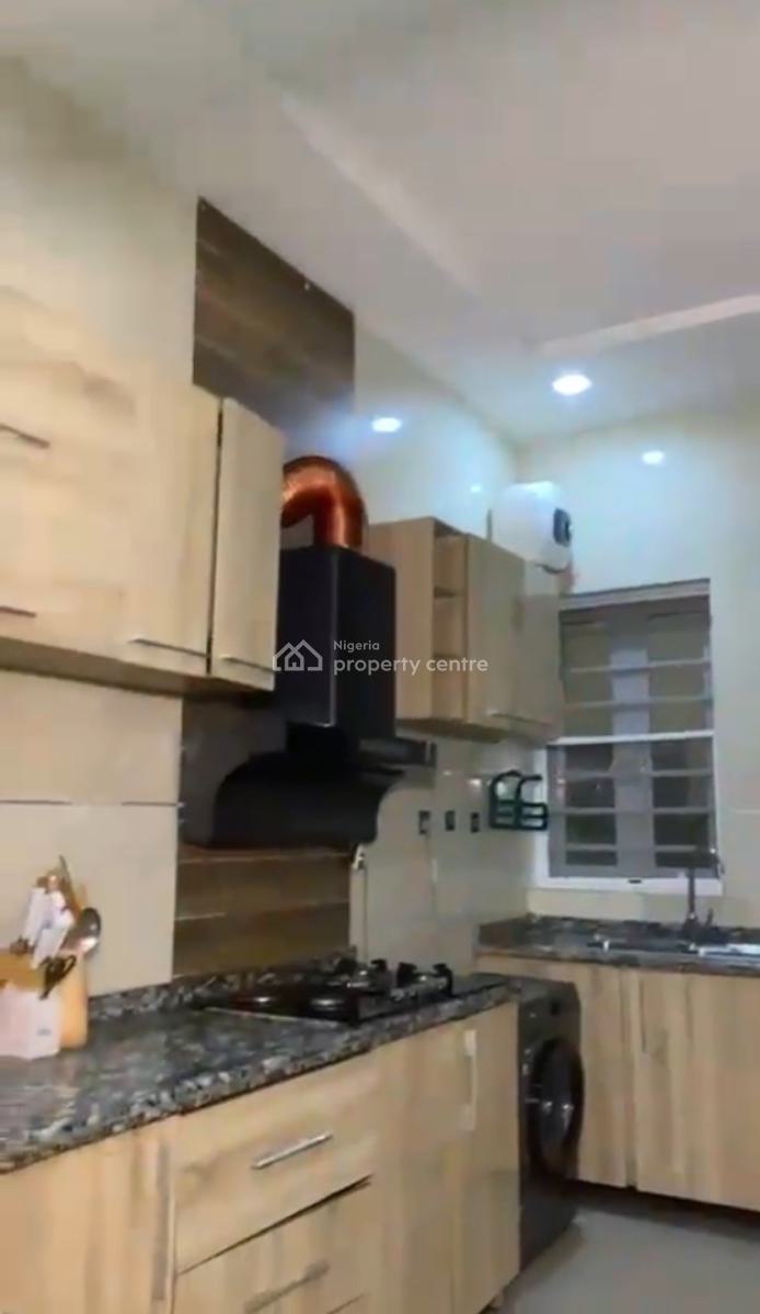 Distress 3 Bedroom, Harris Drive, Vgc, Lekki, Lagos, Terraced Duplex for Sale