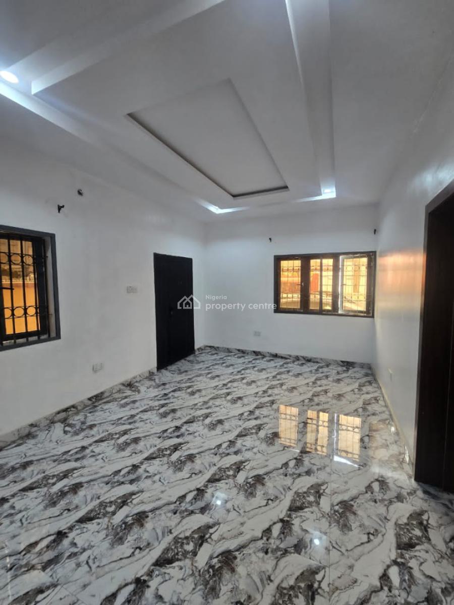 Well Renovated Self Serviced 3 Bedroom Flat in a Secured Location, Lekki Phase 1, Lekki, Lagos, Flat / Apartment for Rent