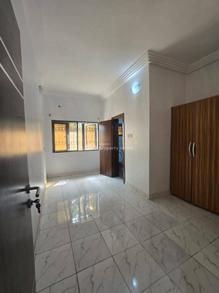 Well Renovated Self Serviced 3 Bedroom Flat in a Secured Location, Lekki Phase 1, Lekki, Lagos, Flat / Apartment for Rent
