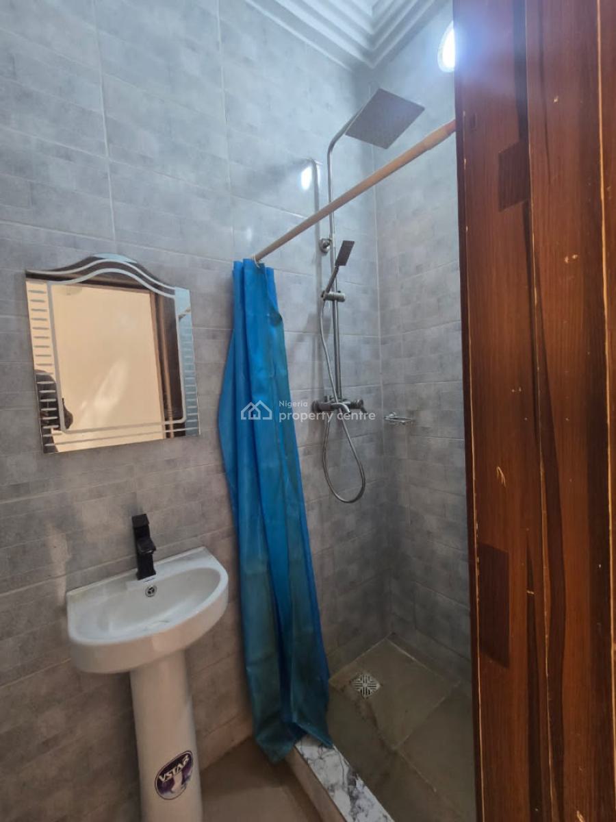Well Renovated Self Serviced 3 Bedroom Flat in a Secured Location, Lekki Phase 1, Lekki, Lagos, Flat / Apartment for Rent