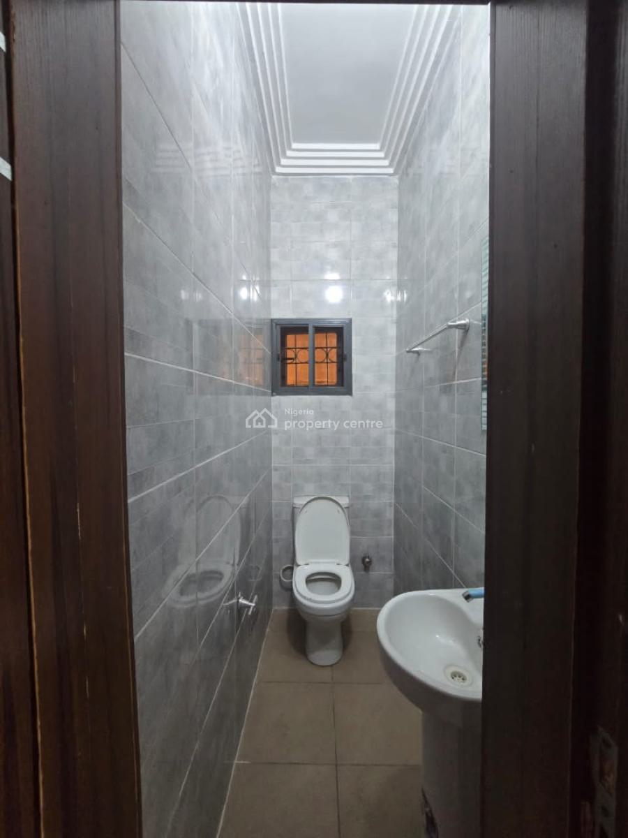 Well Renovated Self Serviced 3 Bedroom Flat in a Secured Location, Lekki Phase 1, Lekki, Lagos, Flat / Apartment for Rent