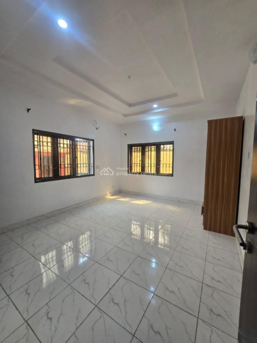 Well Renovated Self Serviced 3 Bedroom Flat in a Secured Location, Lekki Phase 1, Lekki, Lagos, Flat / Apartment for Rent
